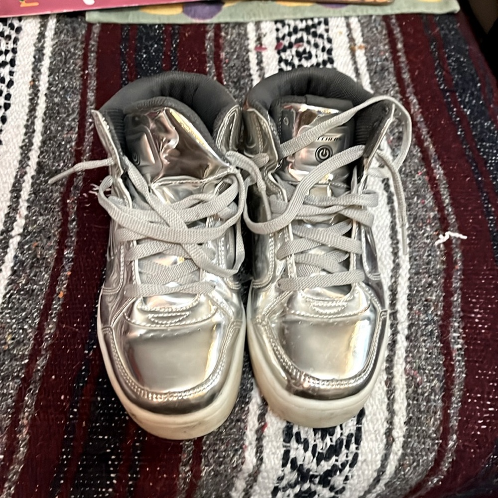 Energy Lights by Skechers Youth size 3.5 metallic silver